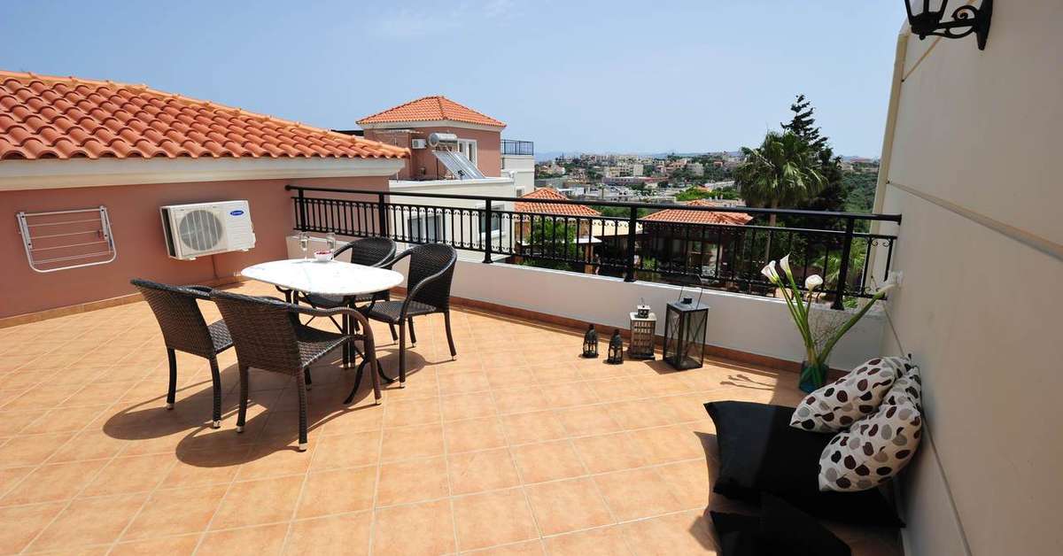 Ein Foto von der Terrasse im Zeus Village Resort