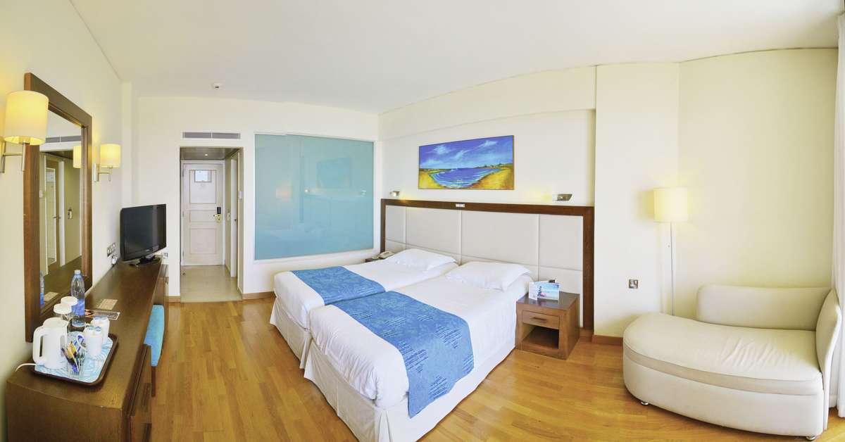Een foto van The Golden Bay Beach Hotel