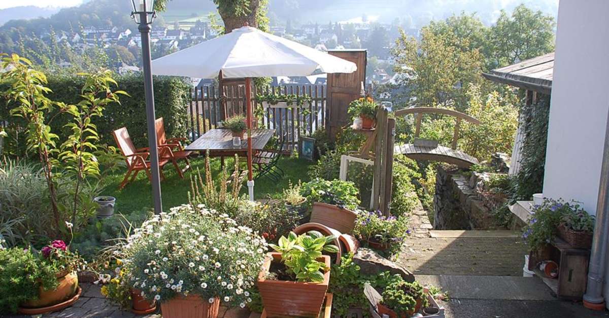 Een foto van het terras bij Hotel Alte Schule