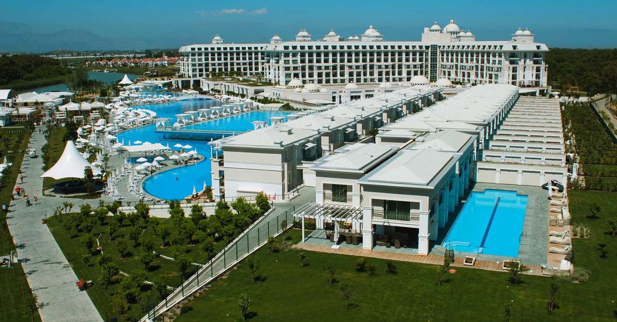 Een foto van het zwembad bij Titanic Deluxe Golf Belek