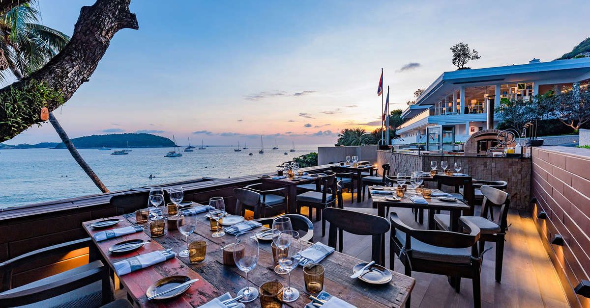 Een foto van het terras bij The Nai Harn Phuket