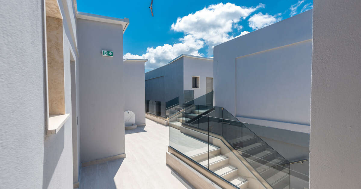 Een foto van de buitenkant van Dionysos Hotel & Studios