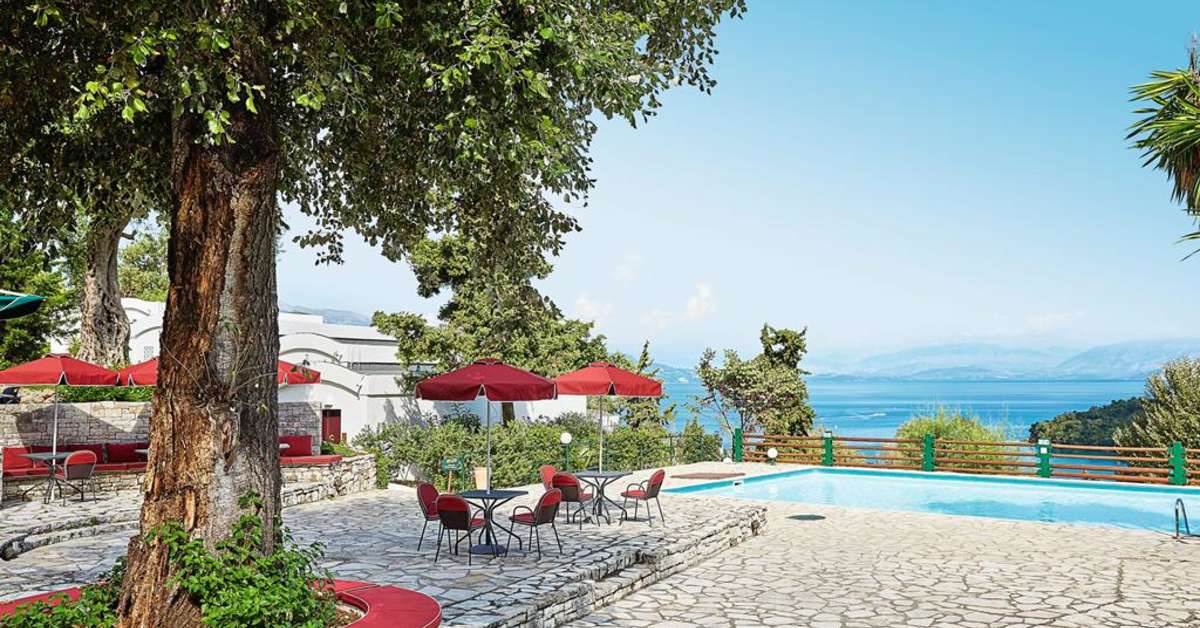 Een foto van het zwembad bij Grecotel Lux Me Daphnila Bay