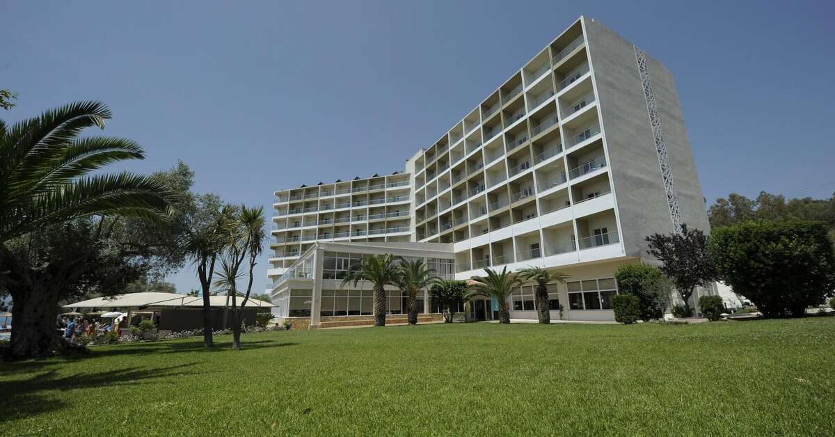 Een foto van de buitenkant van Evia Riviera Resort