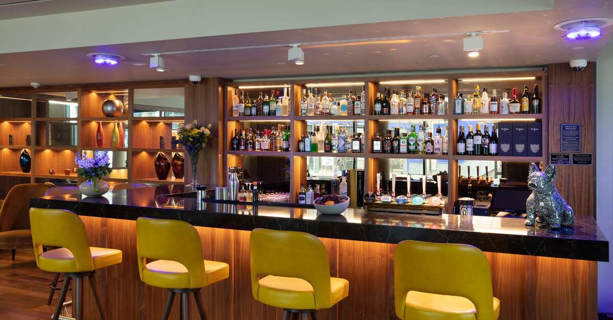 Ein Foto Tower Suites by Blue Orchid Hotels