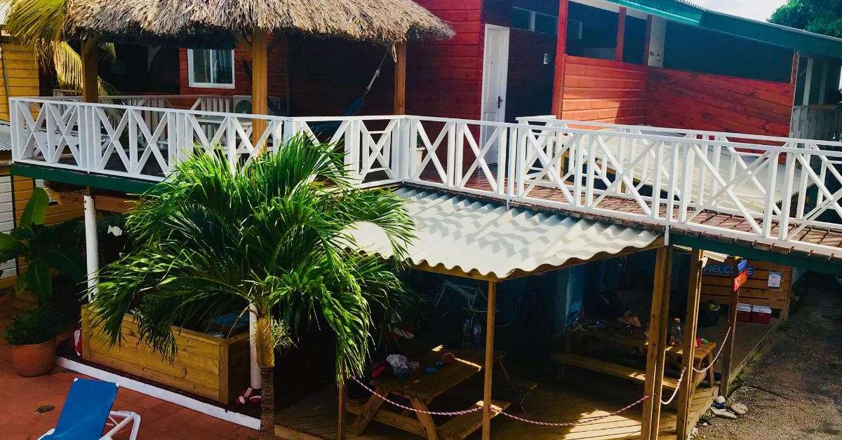 Ein Foto von der Außenansicht des Rancho el Sobrino & Blue View Apartments