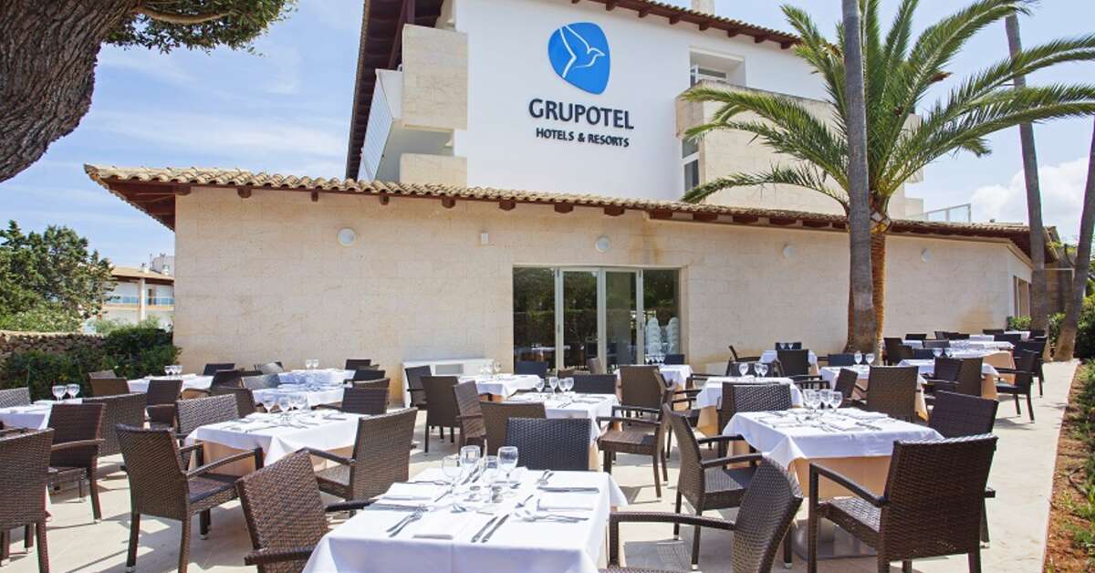 Een foto van het terras bij Grupotel Mallorca Mar