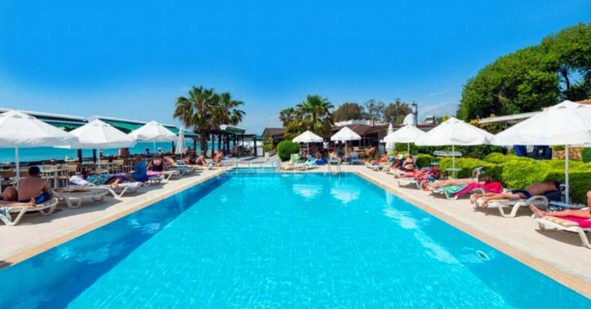 Een foto van het zwembad bij Altinkum Bungalows