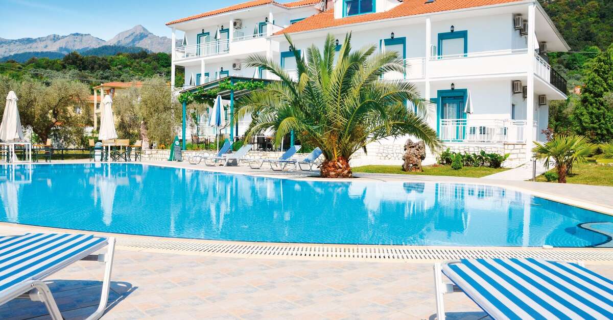 Een foto van het zwembad bij Hotel Dimitris