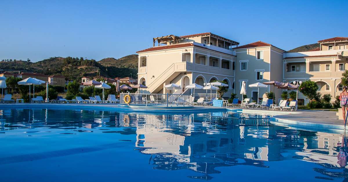Een foto van het zwembad bij Surreal Klelia Beach Hotel
