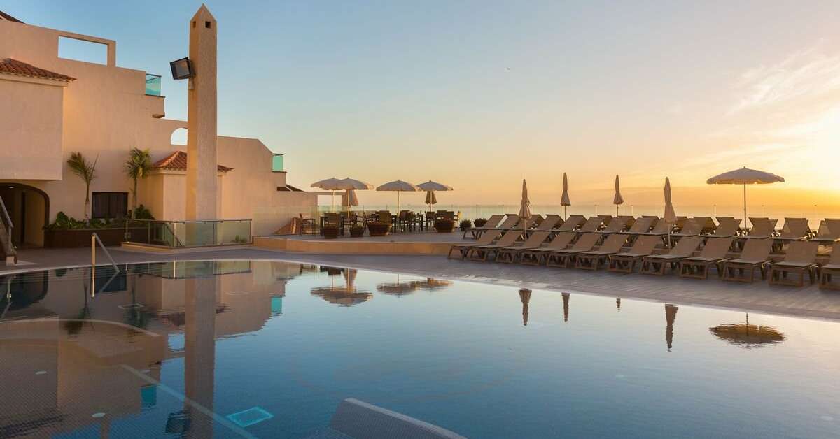 Een foto van het zwembad bij Royal Sun Resort