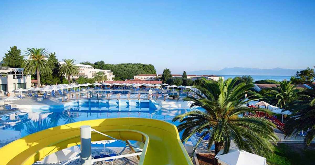Een foto van het zwembad bij Roda Beach Resort & Spa