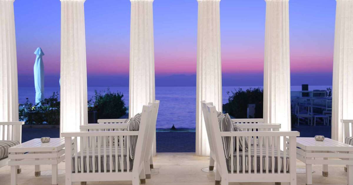 Een foto van het terras bij Hotel Potidea Palace