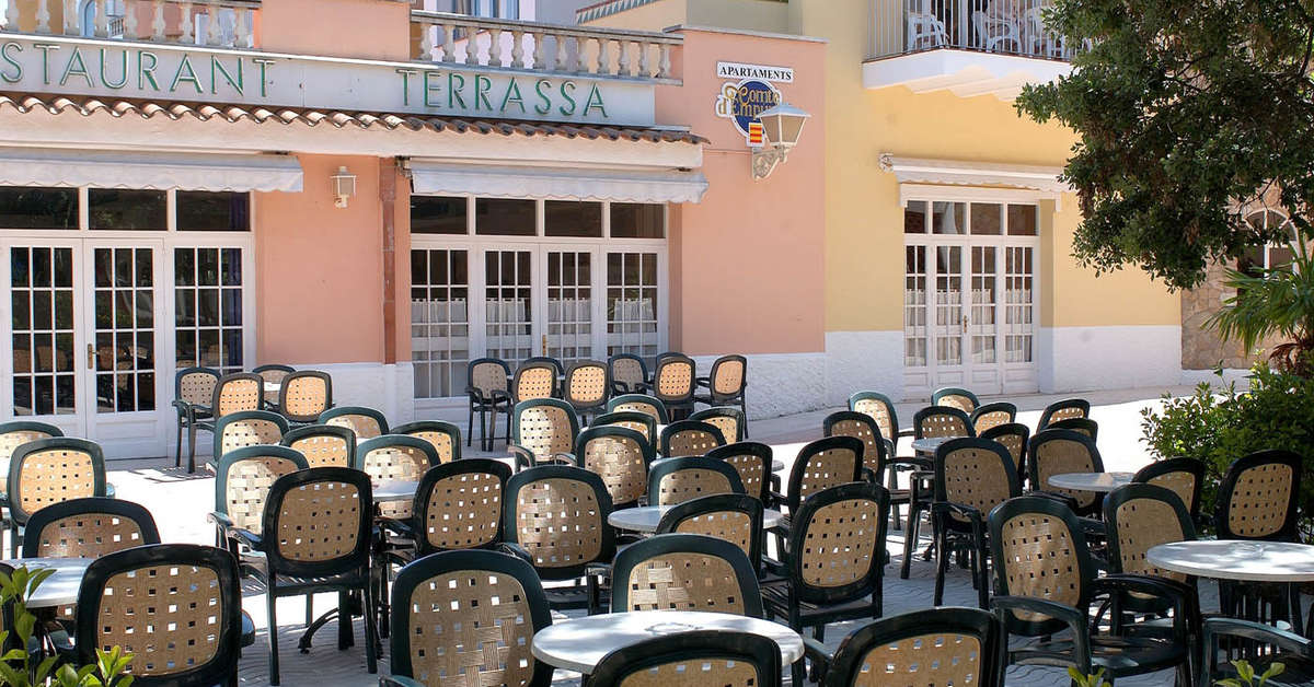 Een foto van het terras bij Appartementen Comte d'Empuries