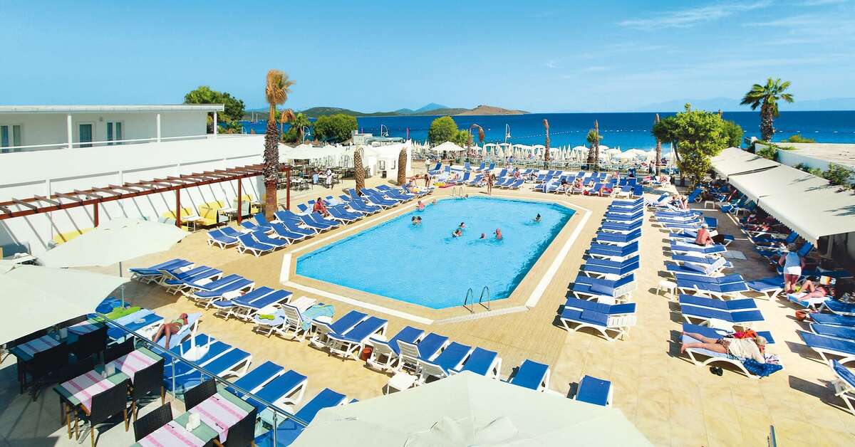 Een foto van het zwembad bij Petunya Beach Resort