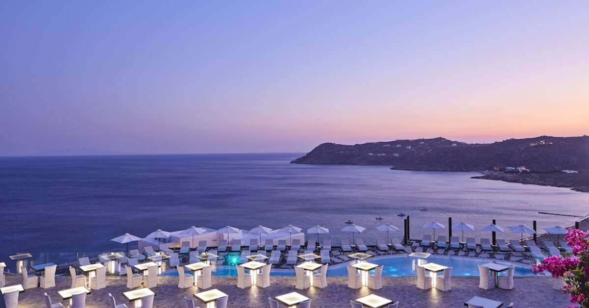Een foto van het terras bij Myconian Royal Resort