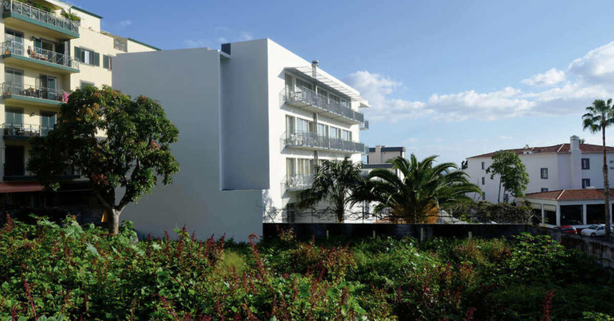 Een foto van de buitenkant van Madeira Bright Star Hotel