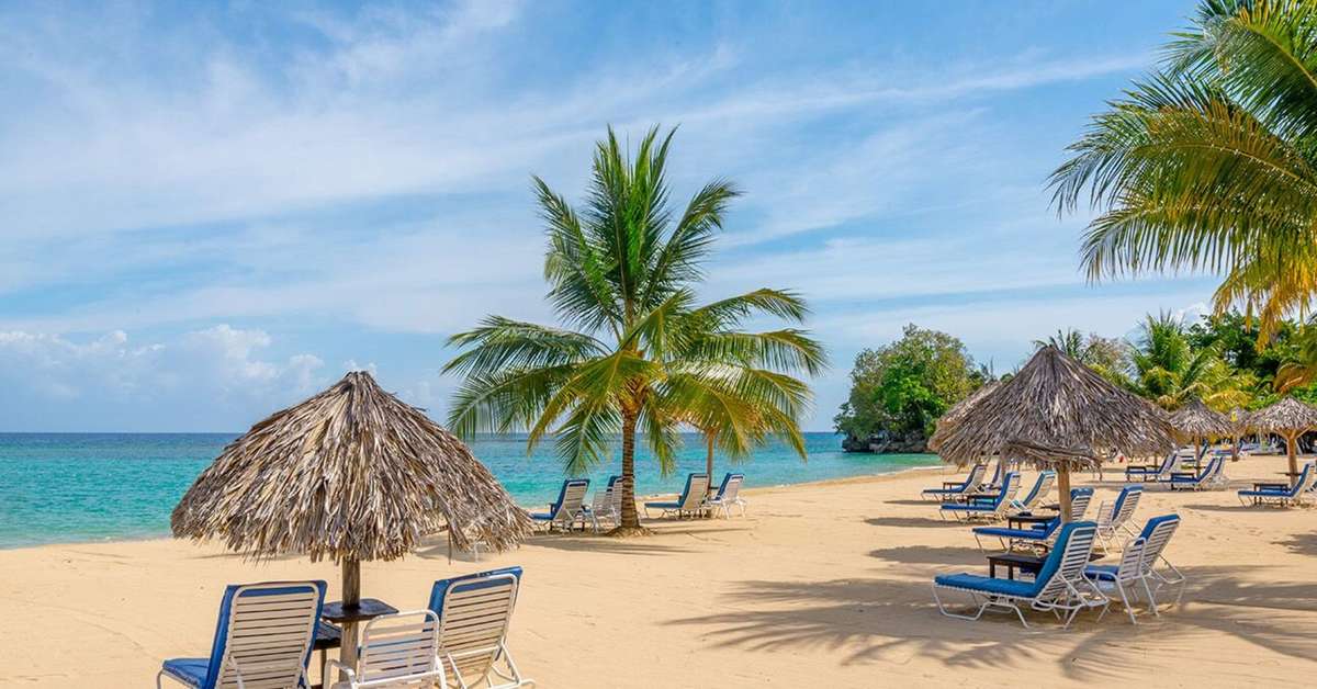 Een foto van het strand bij Jamaica Inn