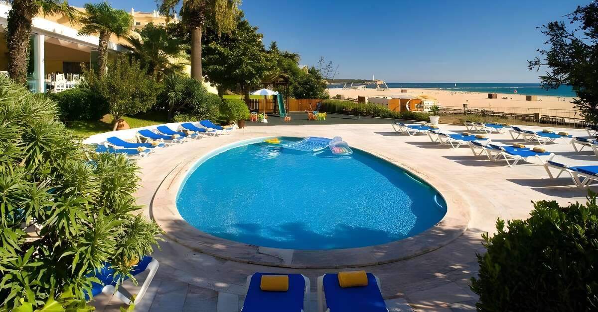 Een foto van het zwembad bij Algarve Casino Hotel