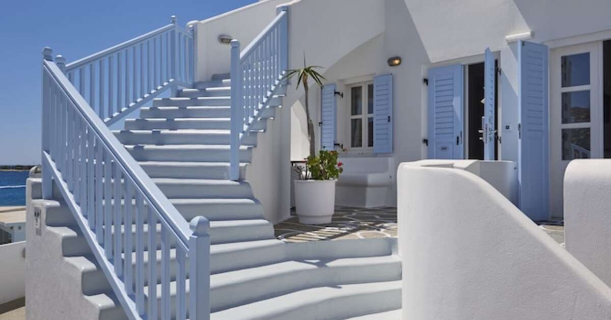 Een foto van de buitenkant van Petinos Beach Hotel