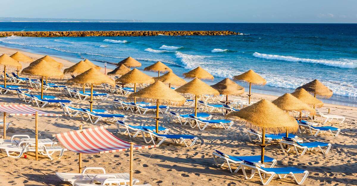 Een foto van het strand bij Tryp by Wyndham Lisboa Caparica Mar Hotel