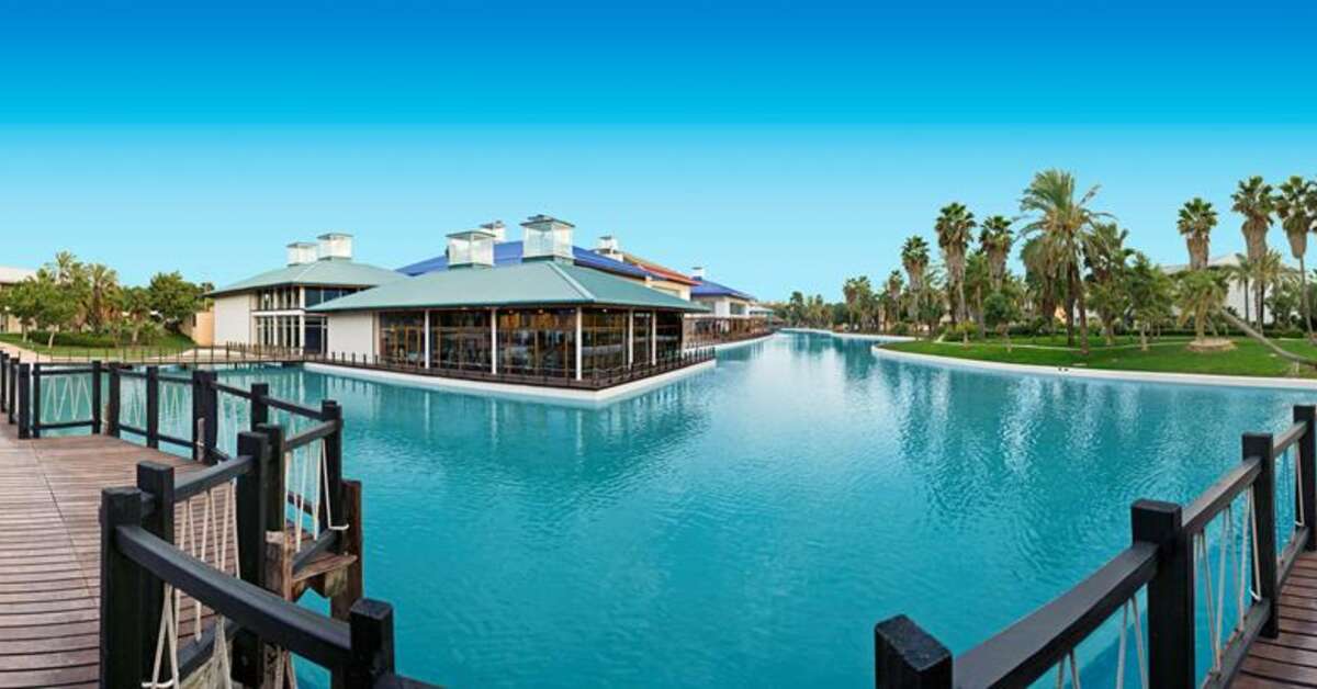 Een foto van het zwembad bij PortAventura Hotel Caribe