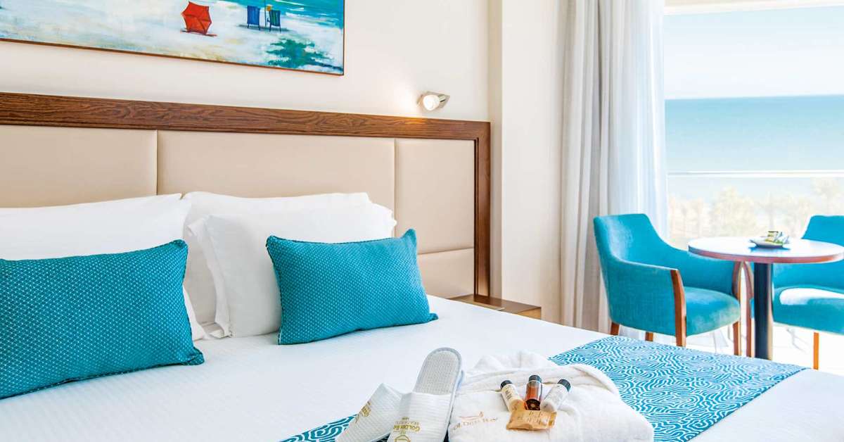 Een foto van The Golden Bay Beach Hotel