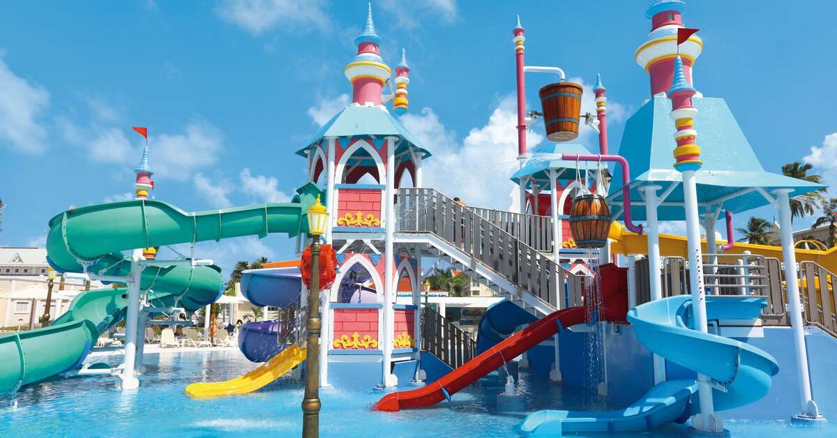 Een foto van het zwembad bij Fantasia Bahia Principe Punta Cana