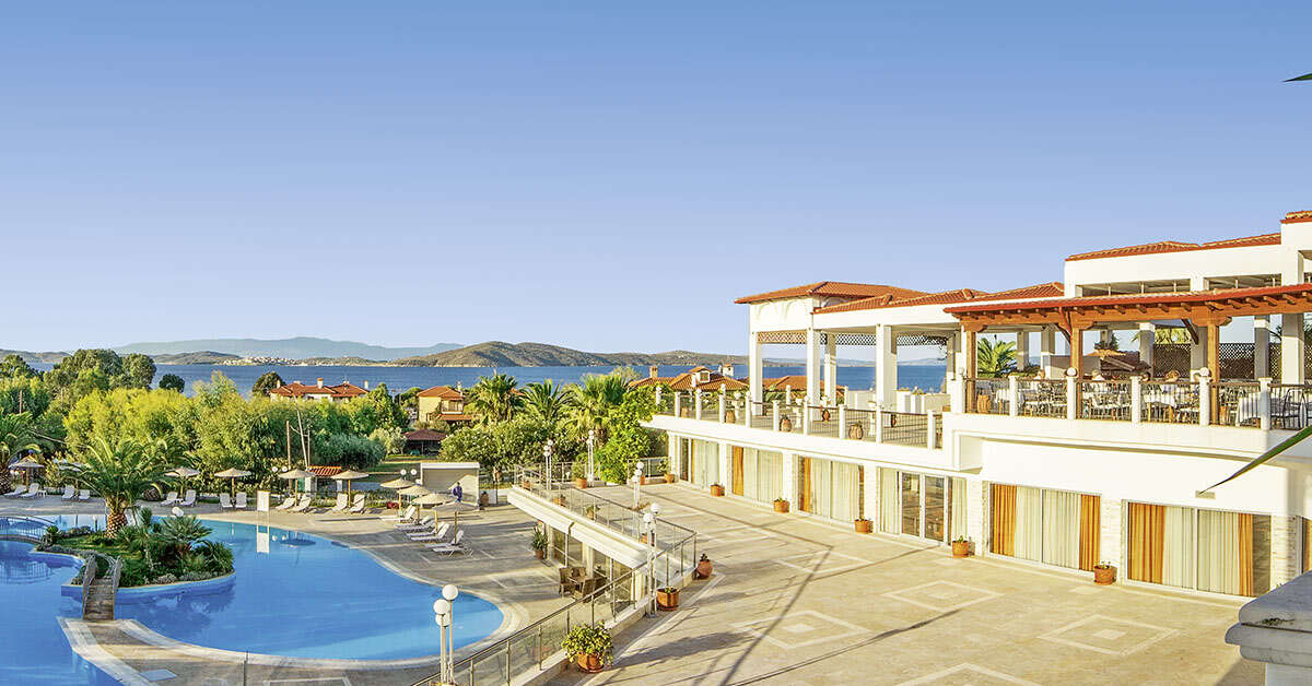 Een foto van het zwembad bij Alexandros Palace Hotel & Suites