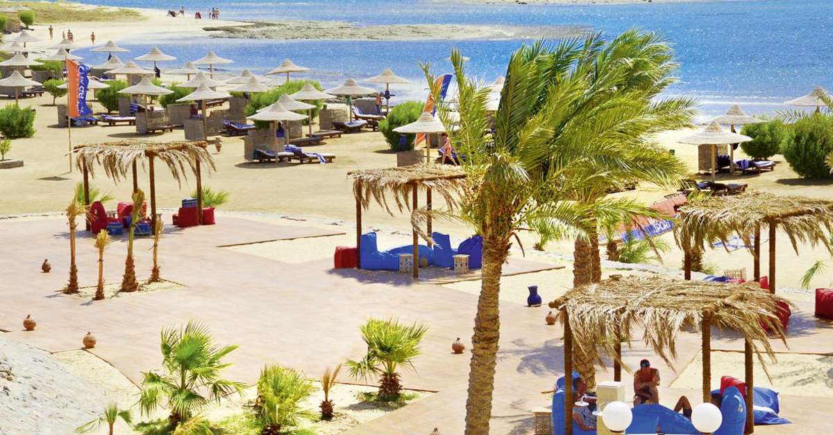 Een foto van het strand bij Shams Alam Beach Resort