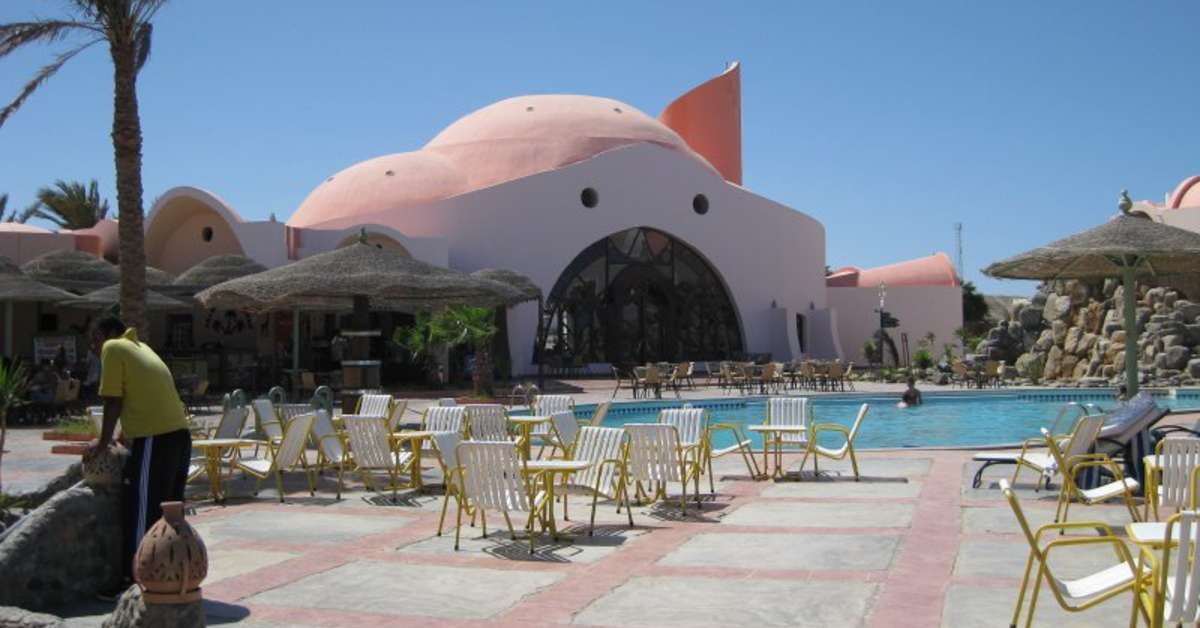 Een foto van het terras bij Shams Alam Beach Resort