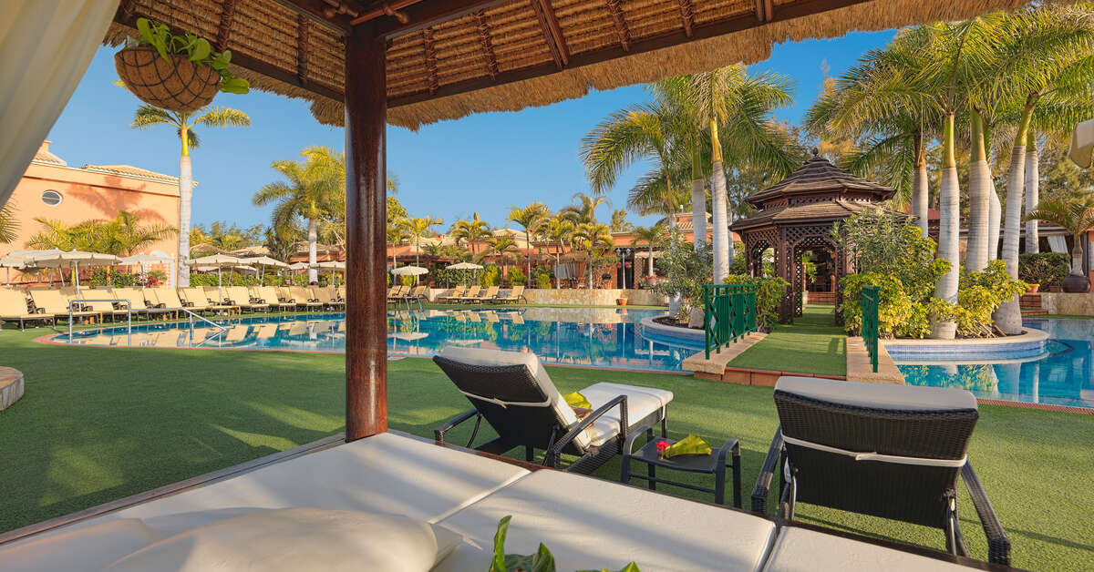 Een foto van het terras bij Green Garden Resort