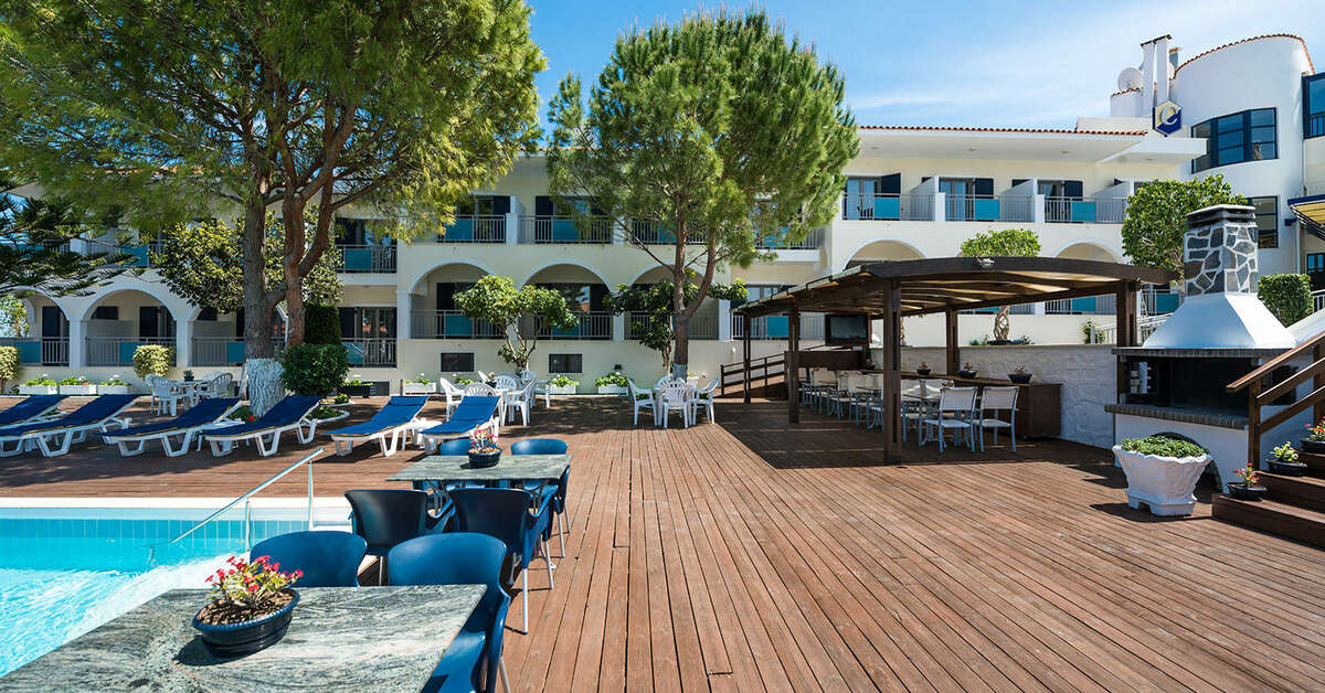 Een foto van het terras bij Contessa Hotel