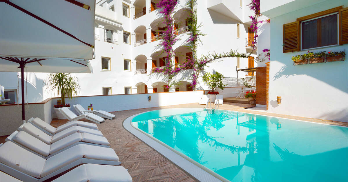 Een foto van het zwembad bij Hotel Villa Romana