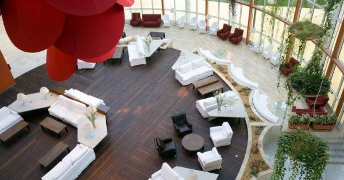 Een foto van het interieur van Petit Palace Santa Cruz Hotel