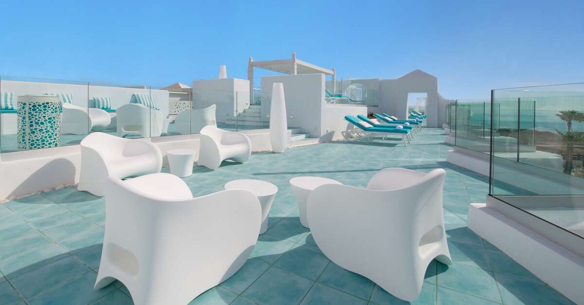 Een foto van het terras bij Iberostar Selection Albufera Playa