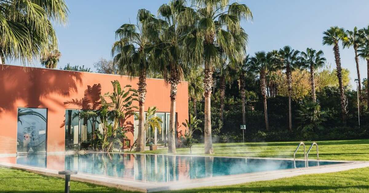 Een foto van het zwembad bij Akra V Hotel