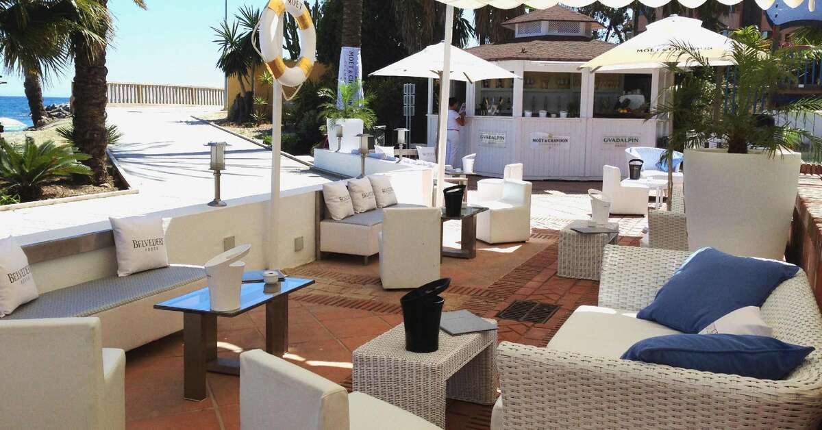 Een foto van het terras bij Gran Hotel Guadalpin Banus