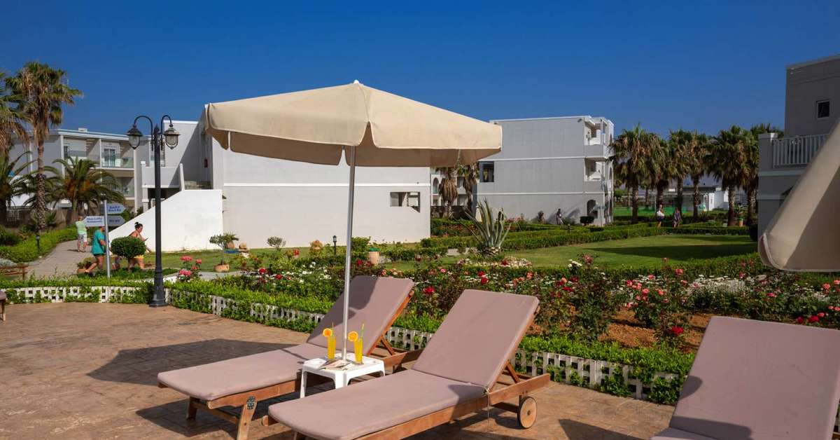 Ein Foto von der Terrasse im Delfina Tropic Beach