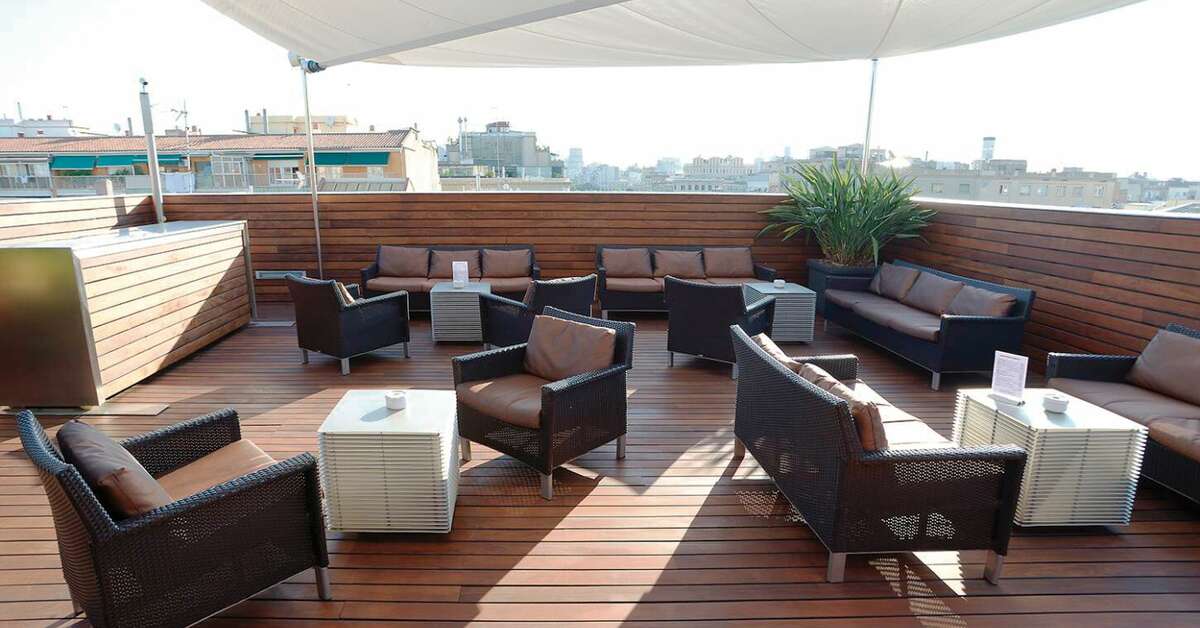 Een foto van het terras bij Hotel Soho Barcelona