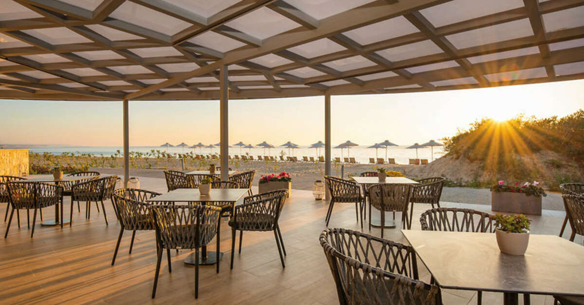 Een foto van het terras bij Portes Lithos Luxury Resort