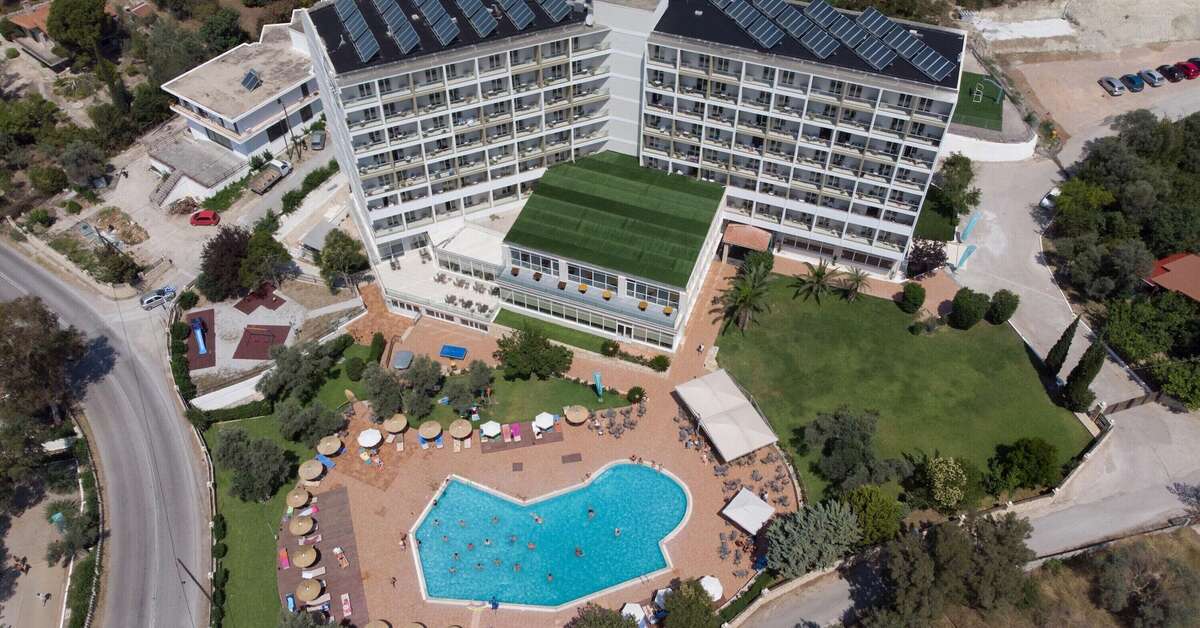 Een foto van het zwembad bij Evia Riviera Resort