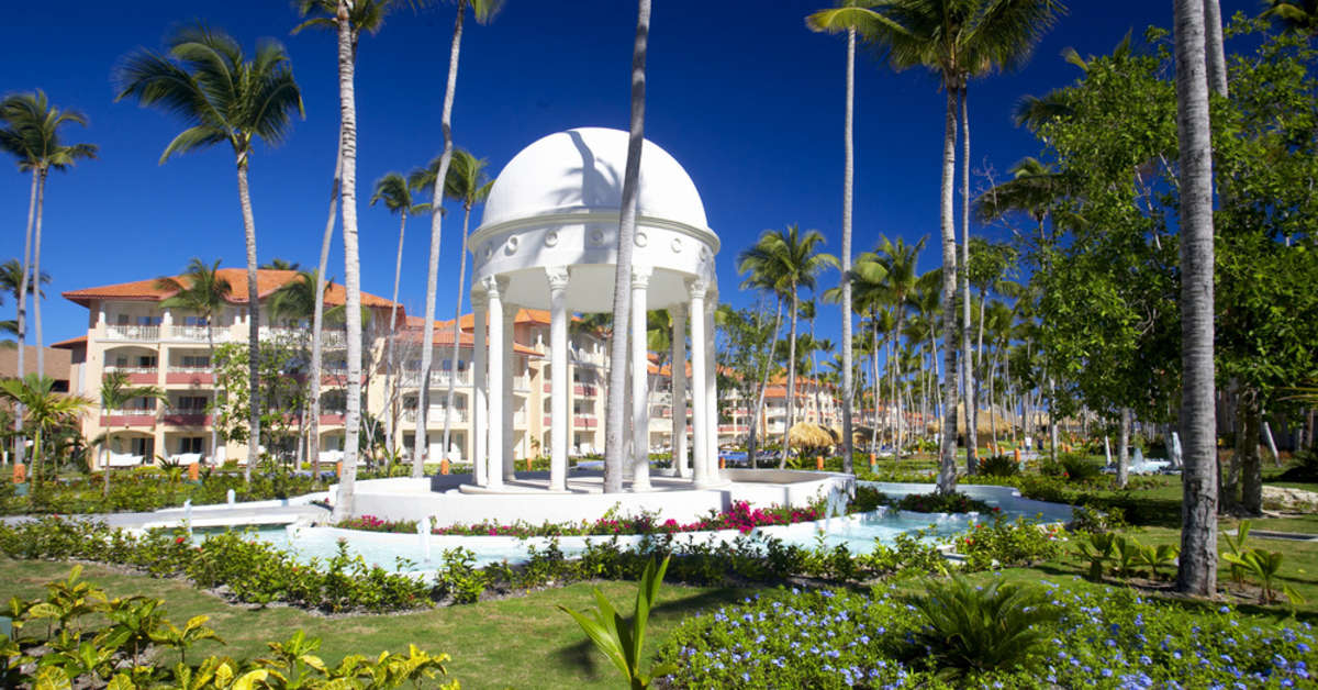 Een foto van het terras bij Hotel Majestic Elegance Punta Cana