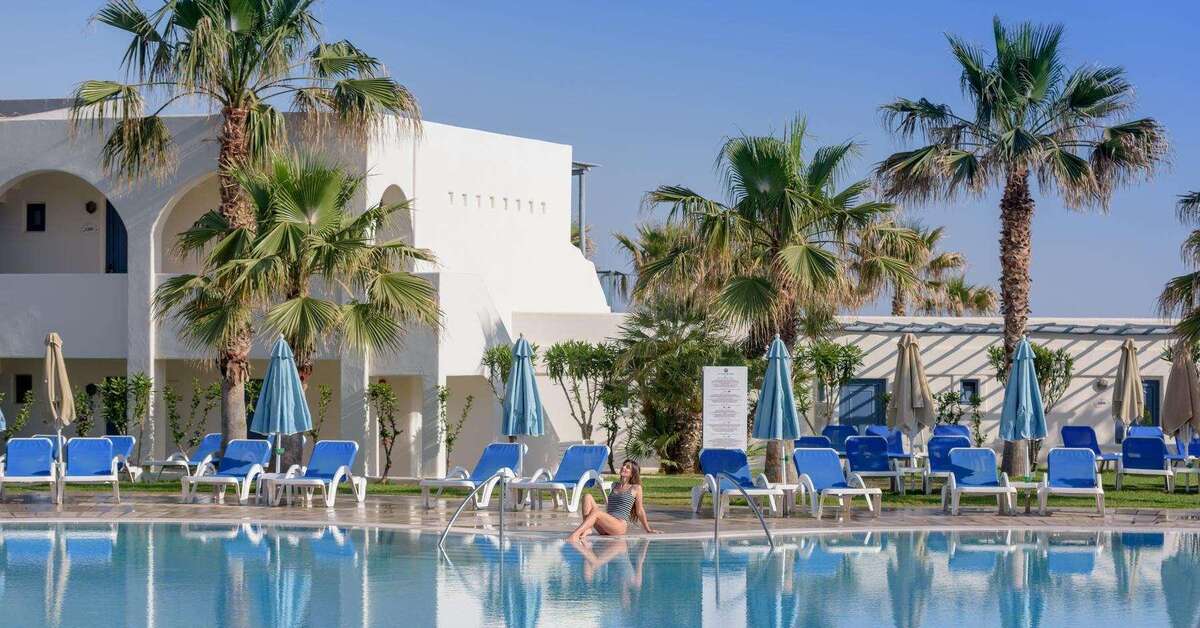 Een foto van het zwembad bij Lyttos Beach