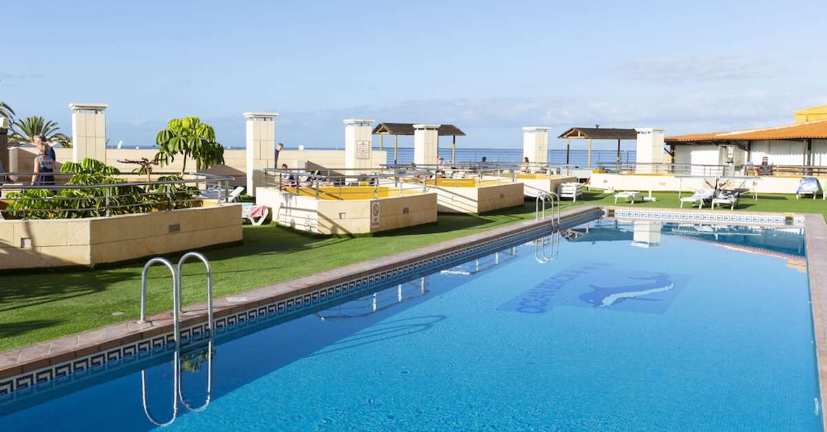 Een foto van het zwembad bij Hotel Villa de Adeje Beach