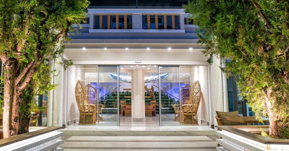 Een foto van de buitenkant van Senses Blue Boutique