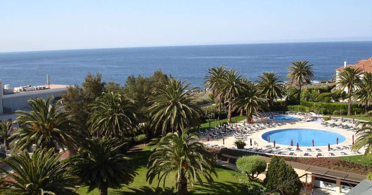 Een foto van het zwembad bij Vila Gale Cascais