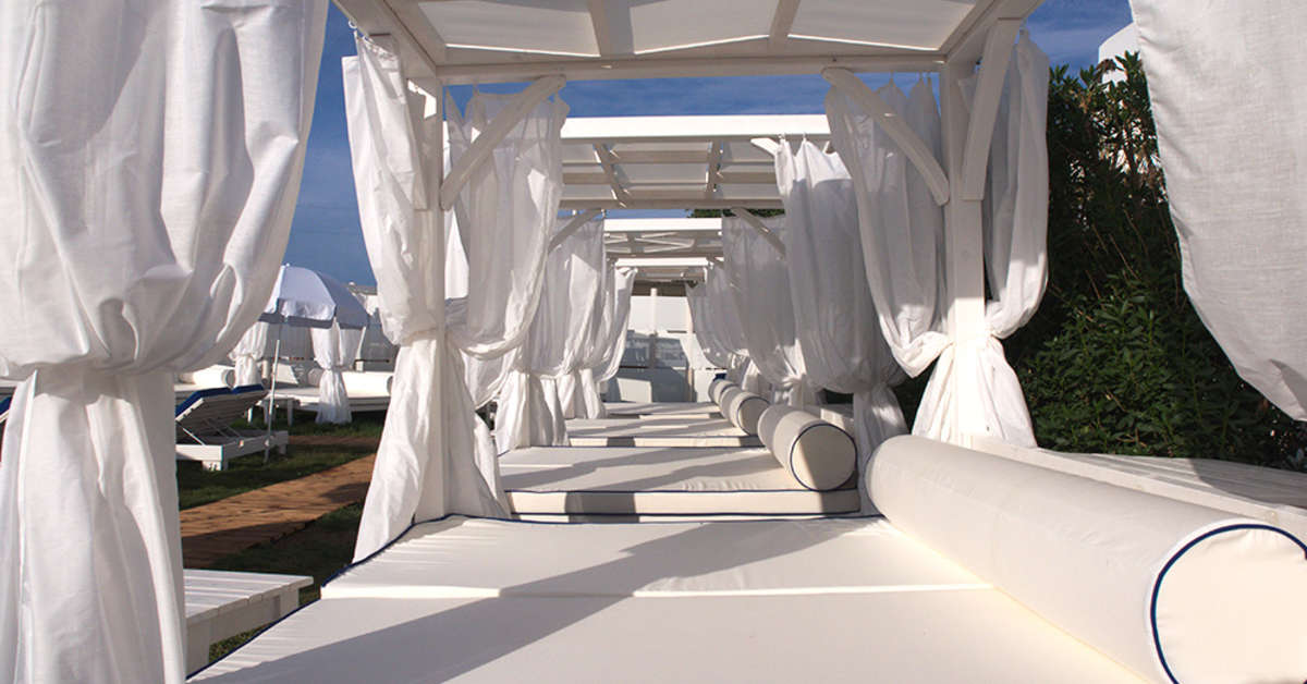 Een foto van het terras bij Amaryllis Paros Beach Hotel