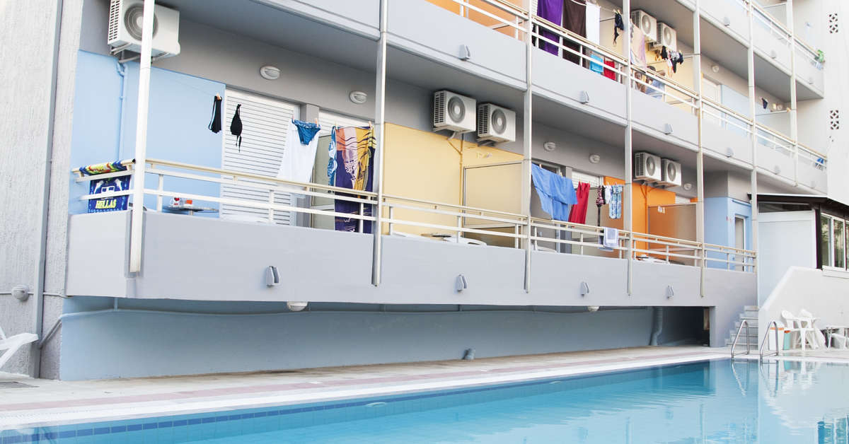 Een foto van het zwembad bij Theonia Hotel