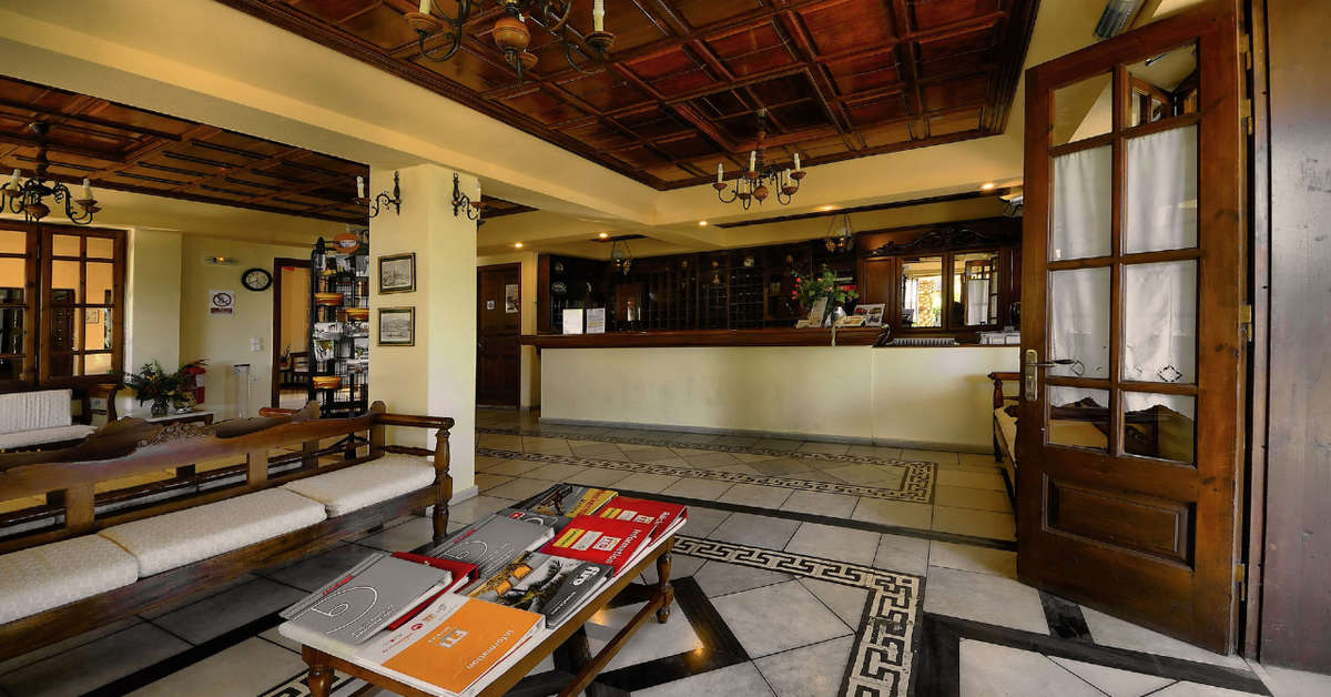 Een foto van het interieur van Kampos Village Resort